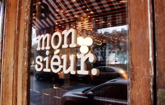 Restaurant Monsieur – Enseigne